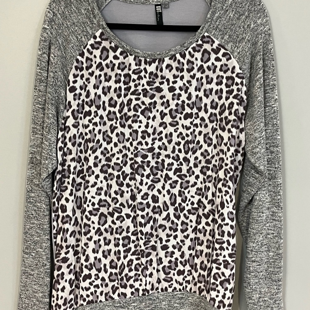 Kut from the Kloth Gray and White Leopard Print Long Sleeve Top